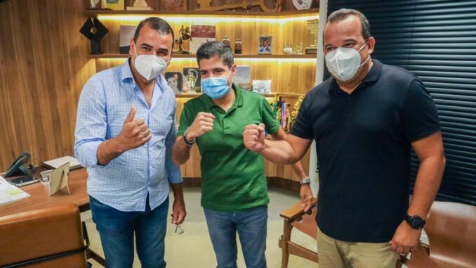 Políticos se reuniram em um escritório político em Salvador