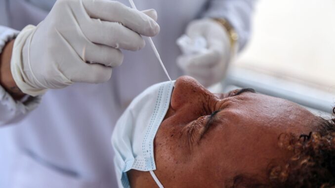 Testagem. Foto: Bruno Concha/Secom.