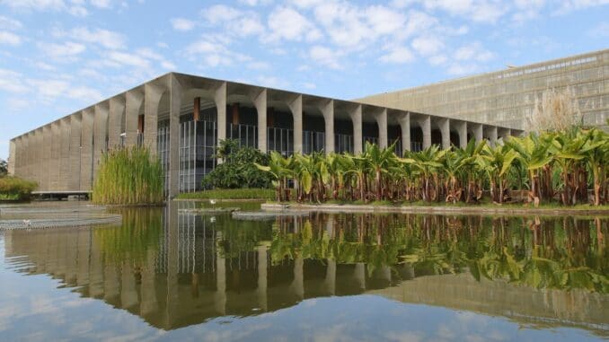 PEm nota, MRE diz que acompanha conflito "com grave preocupação".