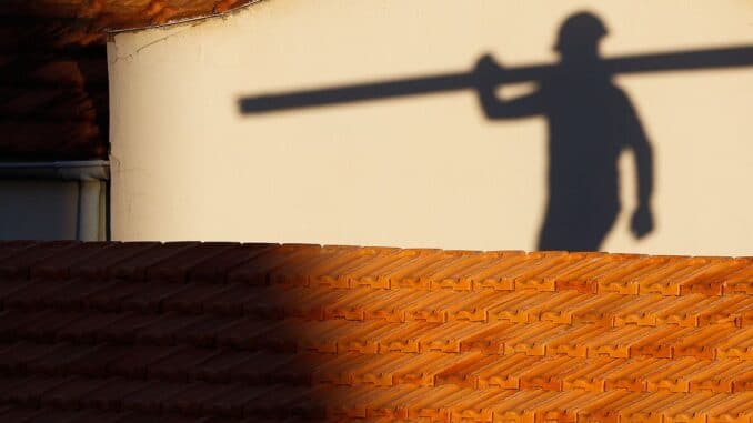 Queda foi provocada pela piora das perspectivas.