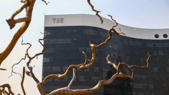 Eventos internos das legendas oficializam disputa eleitoral.