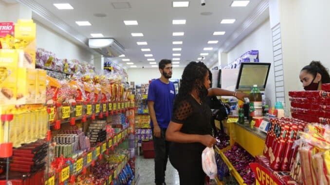 Queda ocorre depois de duas altas consecutivas.