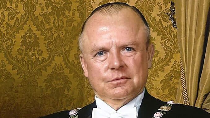 Descendente da família real que governou o Brasil até 1889.