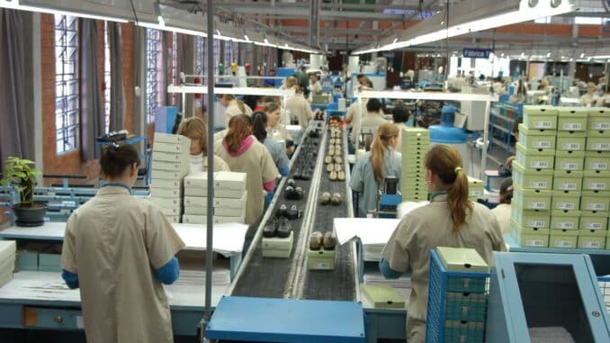 Piso médio foi de R$ 1.523, 27,5% acima do salário mínimo. Piso médio foi de R$ 1.523, 27,5% acima do salário mínimo.