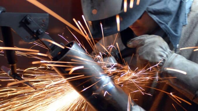 Confiança da indústria melhora pelo segundo mês consecutivo.