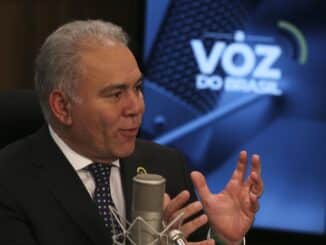 Queiroga destacou a importância de vacinar crianças contra a pólio.