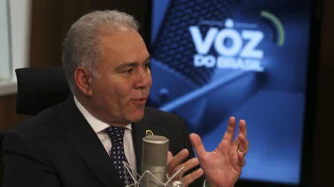 Queiroga destacou a importância de vacinar crianças contra a pólio.