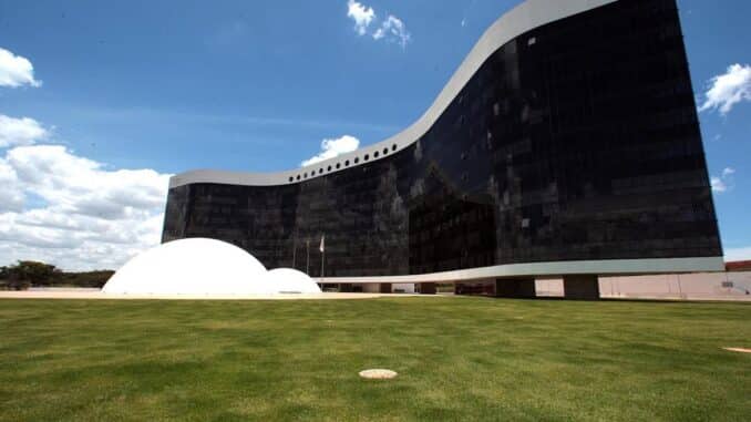 Medida é praxe para dar publicidade ao novo registro.