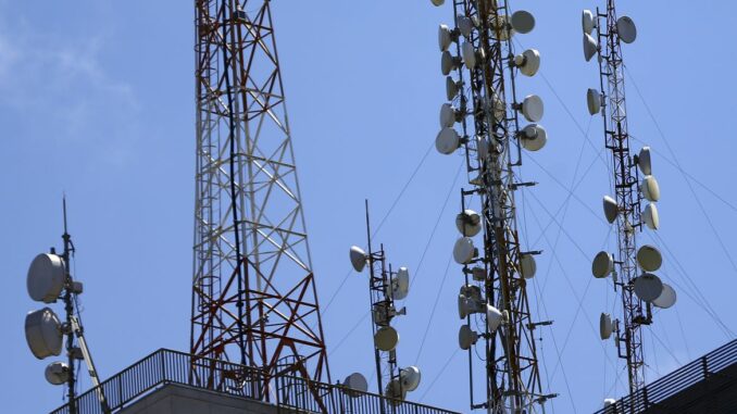 Alta foi puxada por atividades de informação e comunicaçã.