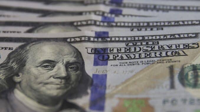 Dólar O dólar comercial encerrou esta quinta-feira (16) vendido a R$ 5,212