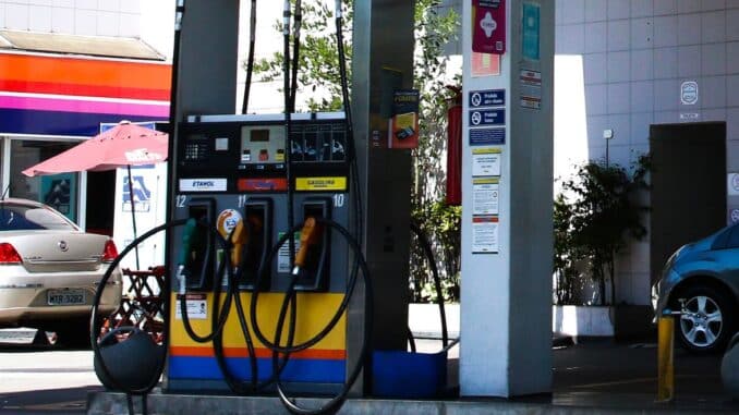 São Paulo - Posto de gasolina em Pinheiros. Alta de combustível