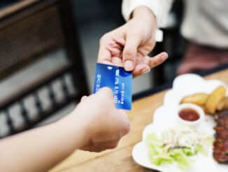 Inflação encurta vale-refeição de trabalhadores