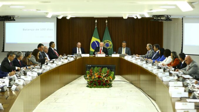 reuniao-ministerial_mcamgo_abr_030420231818-4 Brasil vai crescer mais que os pessimistas estão prevendo, diz Lula
