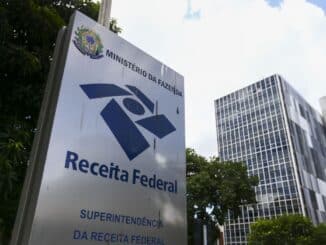 A União arrecadou R$ 171,05 bilhões em impostos em março de 2023, de acordo com dados divulgados nesta terça-feira (25) pela Receita Federal.