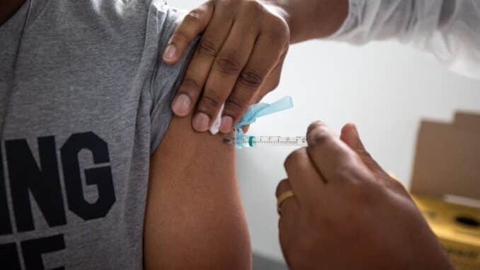 Vacinação bivalente contra Covid é ampliada em Camaçari