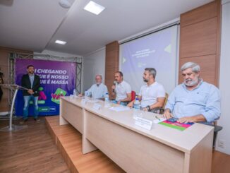 Na manhã desta quarta-feira (12), o prefeito Elinaldo Araújo (União) assinou o Decreto de Regulamentação da Zona Azul e da autorização para a licitação.