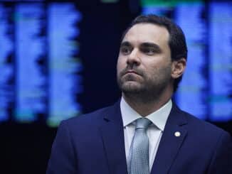 O presidente do PSDB-BA, deputado federal Adolfo Viana, após reunir-se com seus quadros estaduais e o governador do Rio Grande do Sul, Eduardo Leite (PSDB), no último sábado (27), negou possíveis rompimentos de relações com o prefeito de Salvador, Bruno Reis (União).