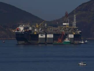 Produção de petróleo cai no Brasil