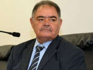 José Ronaldo, ex-prefeito de Feira de Santana e uma das grandes lideranças políticas, usou as redes sociais na manhã deste sábado (28) para lamentar a morte do ex-vereador e ex-presidente da Câmara Municipal do município, Antônio Francisco Ribeiro Neto. Ribeiro estava internado em estado grave em Unidade de Terapia Intensiva (UTI), com quadro gripal, e faleceu na noite desta sexta-feira (26), aos 75 anos. 