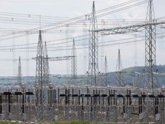 Ministro anuncia R$56 bilhões em transmissão de energia