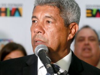 Governador anuncia antecipação de 50% do salário de servidores para véspera do São João