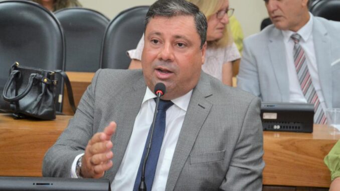 Penalva propõe coleta seletiva do óleo de residual de cozinha usado nas escolas