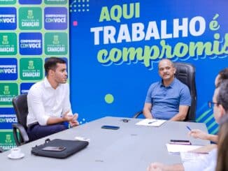 Para tratar sobe a expansão da produção de refrigerantes em Camaçari, representantes da Ambev estiveram reunidos com o prefeito Elinaldo Araújo, nesta quarta-feira (21/6), na sala de reuniões da Secretaria de Governo (Segov). Esta será uma nova linha de produção com capacidade de 50 mil garrafas, por hora.