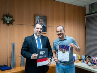 Por colaborar voluntariamente na disponibilização de informações sobre gastos públicos com os festejos juninos, a Prefeitura de Camaçari recebeu o selo Transparência – Festejos Juninos 2023, nesta quarta-feira (14), na sede do Ministério Público, em Salvador. No turno da tarde, o prefeito Elinaldo Araújo recebeu o certificado do controlador-geral, Bruno Garrido, que representou o município na audiência pública de lançamento do Painel da Transparência.