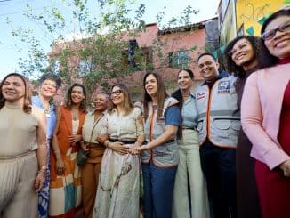 Janja visita cozinha comunitária na Bahia